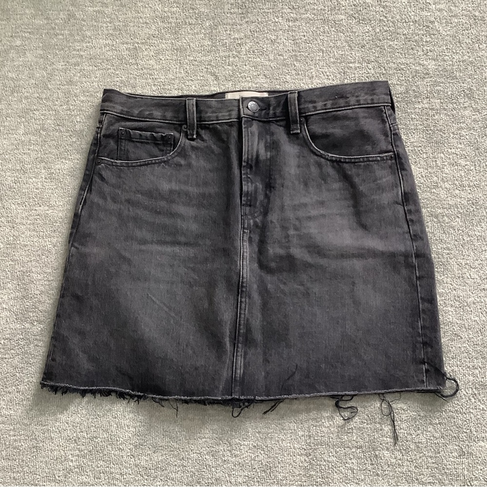 Everlane Charcoal “The Denim Skirt” Raw Hem Mini Sz. 30